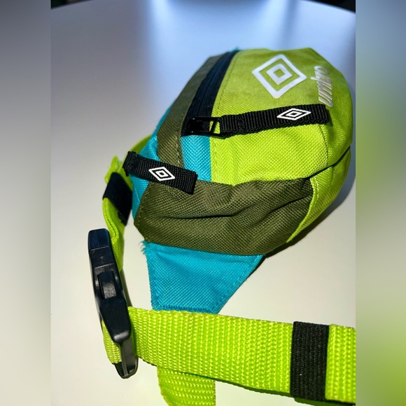 UMBRO Block Fanny Pack - Picture 3 of 6